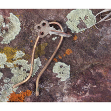 Load image into Gallery viewer, Antique key hairpin