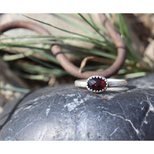 Load image into Gallery viewer, Garnet ring size 10